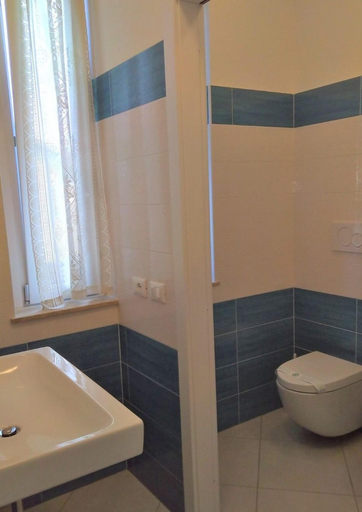 Bathroom 4, Hotel Route 9, Piacenza