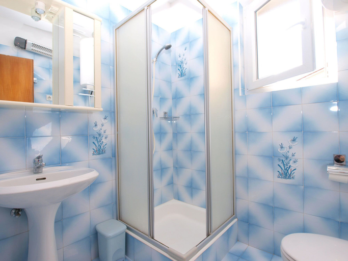 Bathroom 3, Apartment 1482, Medulin