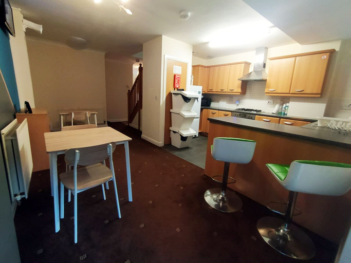 Others 4, Bankwell Guest House, Manchester