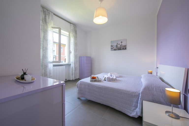 Bedroom 2, Lilla, Massa Carrara
