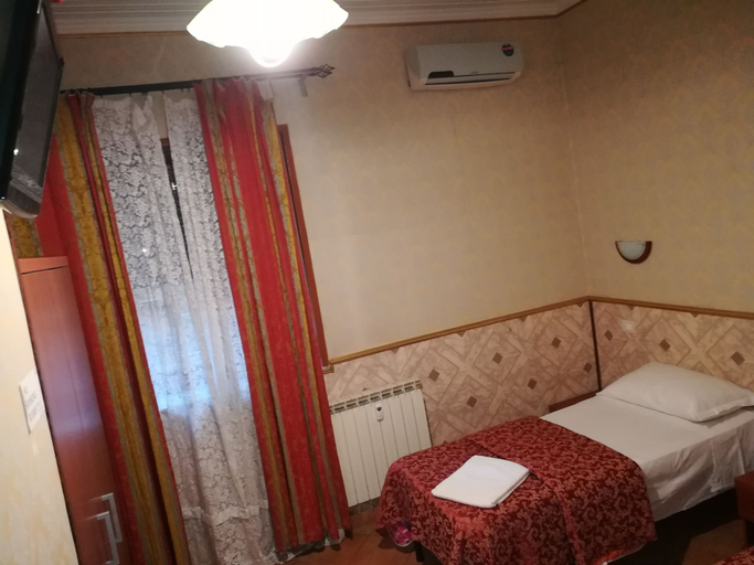 Bedroom 4, Cristina's Residence, Roma