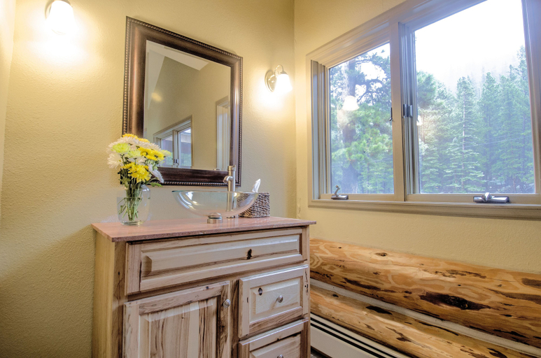 Bathroom 4, The Silver Lake Lodge, Clear Creek