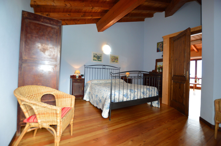 Bedroom 3, Villa Quattro Stagioni, Lecco