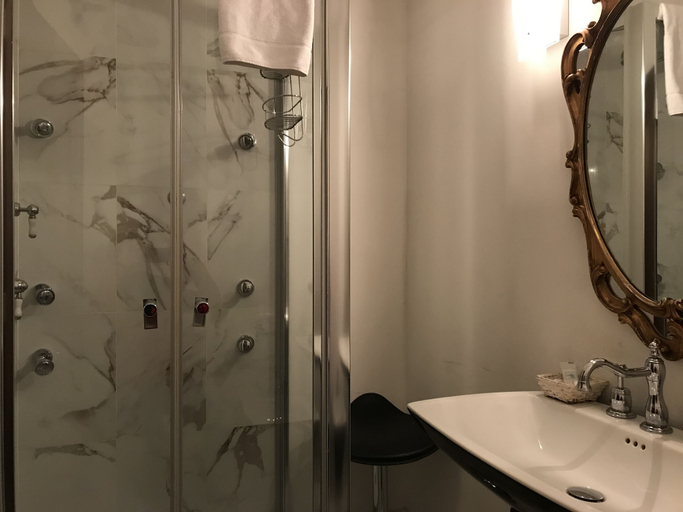 Bathroom 4, Suites Imperiali Guest House, Roma