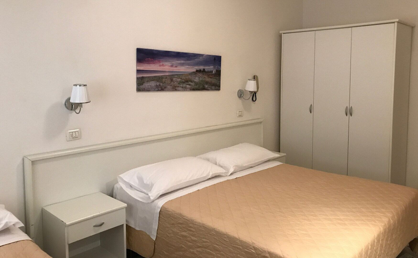 Bedroom 2, Hotel La Fenice, Rimini