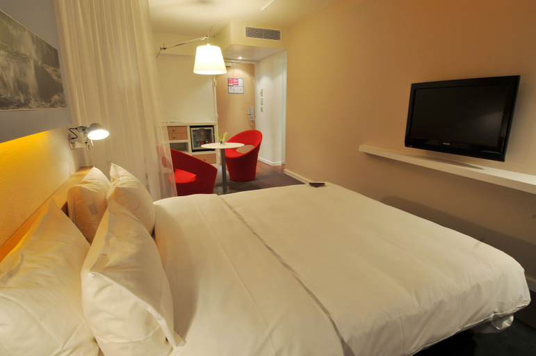 Bedroom 2, Mercure Nantes Centre Gare Hotel, Loire-Atlantique