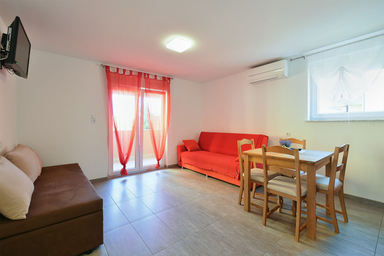Others 4, Apartment 1964, Medulin