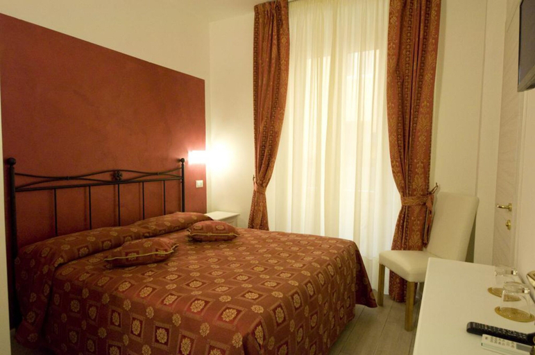 Bedroom 3, Ara Pacis Holidays Inn, Rome