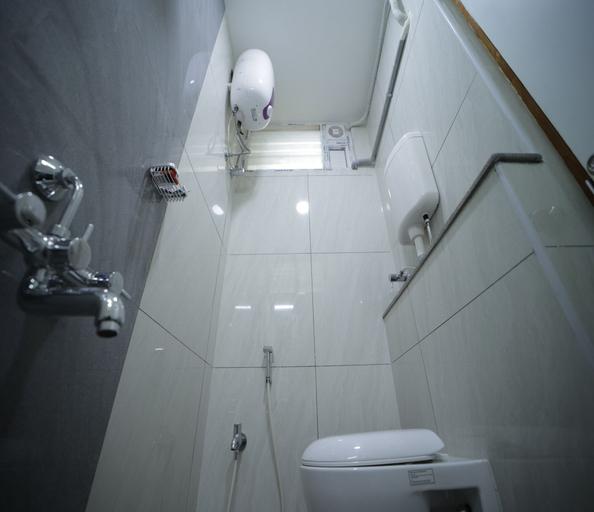 Bathroom 4, Nadanam Inn, Puducherry