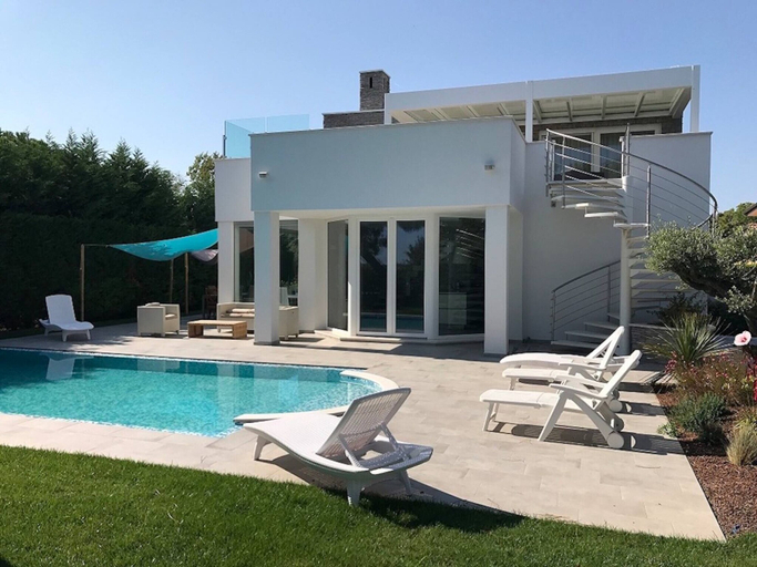 Sport & Beauty 1, Super Villa With Private Pool in Isola Albarella by Beahost Rentals, Rovigo