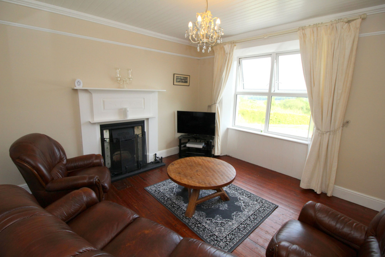 Others 5, Alcorn's farmhouse 10 mins from beach