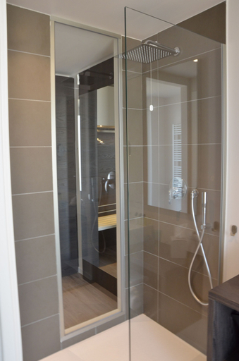 Bathroom 5, Solho, Verona