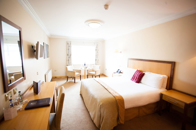 Bedroom 4, Ashdown Park Hotel