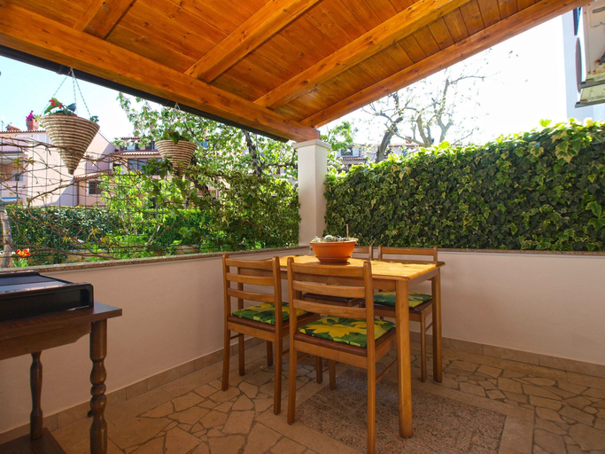 Others 5, Apartment 1230, Pula