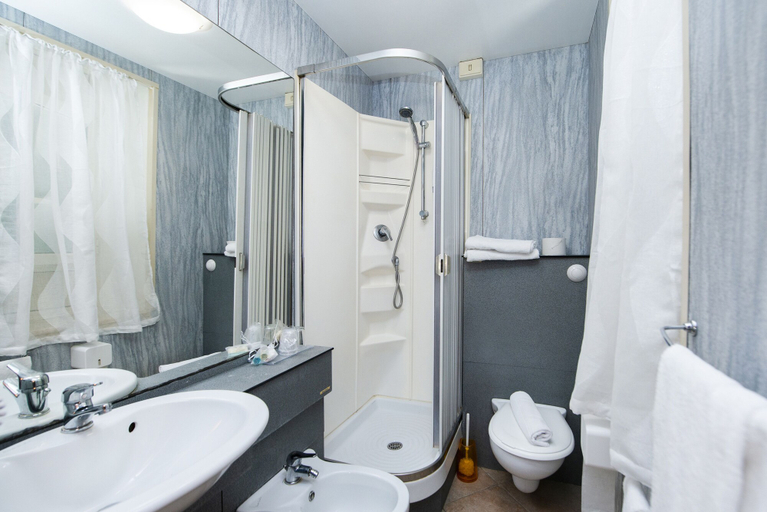 Bathroom 5, Gu Hotel, Rome