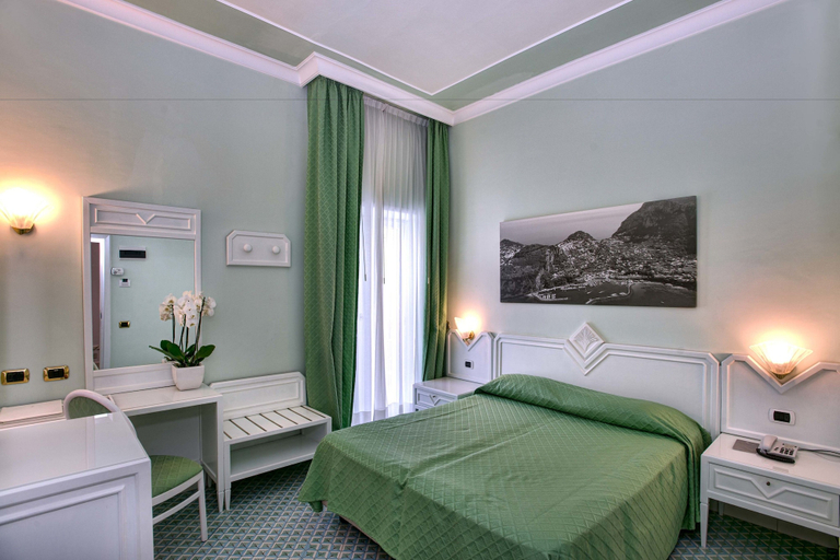 Bedroom 4, Grand Hotel Riviera, Napoli