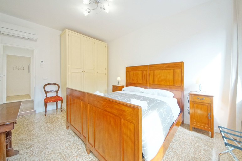 Others 2, DolceVita Apartments N. 373, Venezia