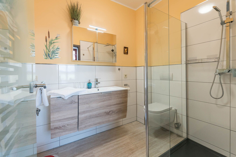 Bathroom 3, Weingut Pawis Appartements, Burgenlandkreis