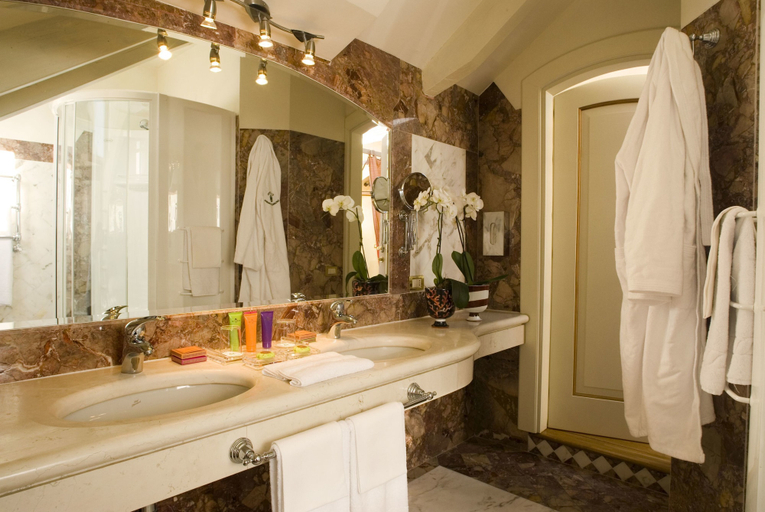 Bathroom 5, L'Albereta, Relais & Chateaux, Brescia