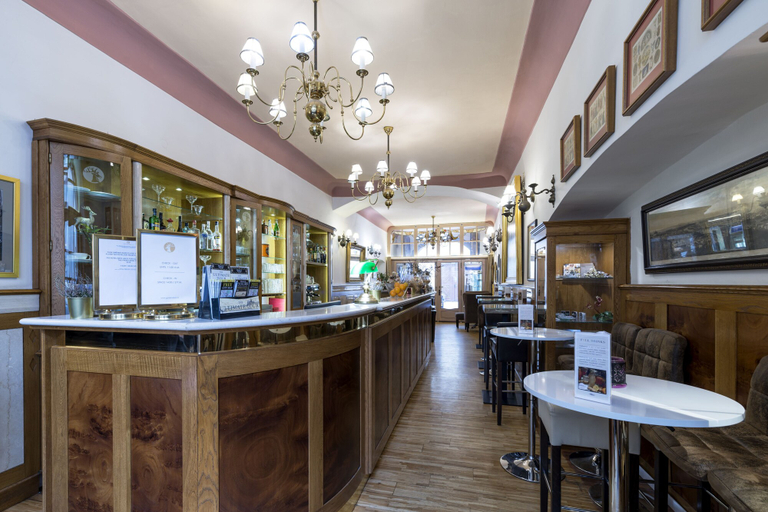 Food & Drinks 5, Hotel U Zlateho Jelena, Praha 1