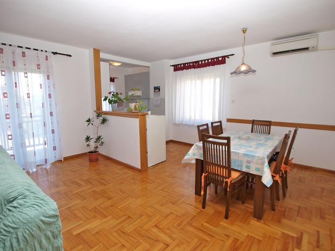 Others 5, Apartment 914, Medulin