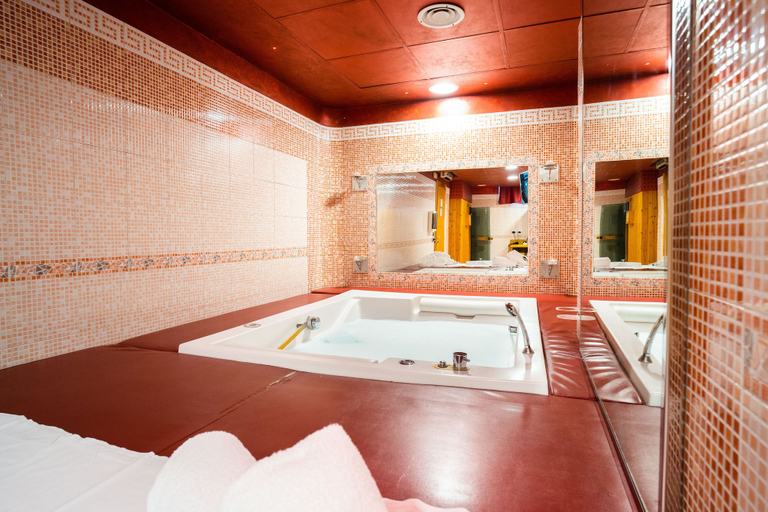 Bathroom 5, Hotel Marcantonio, Napoli