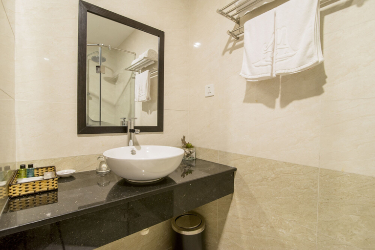 Bathroom 5, Dana Marina Boutique Hotel, Da Nang