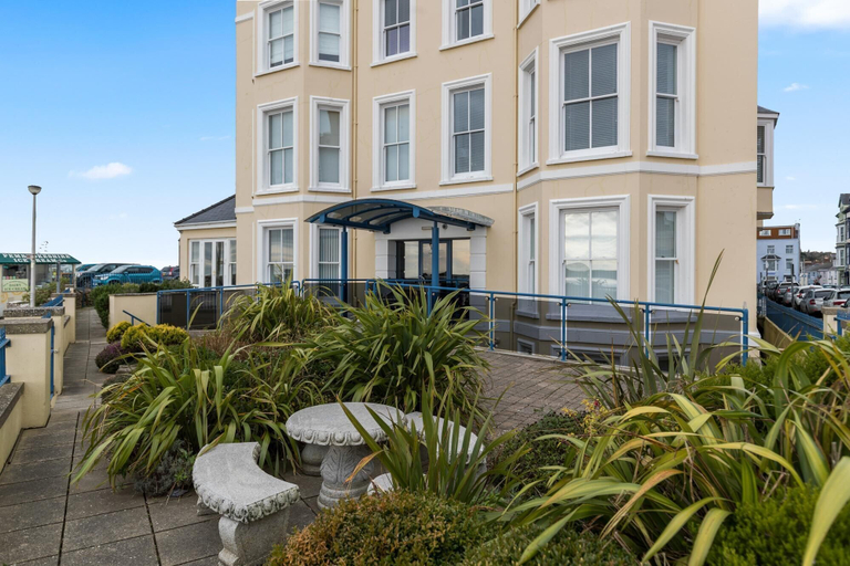 Exterior & Views 2, 2 South Beach Court - Beach Front Apartment, Pembrokeshire