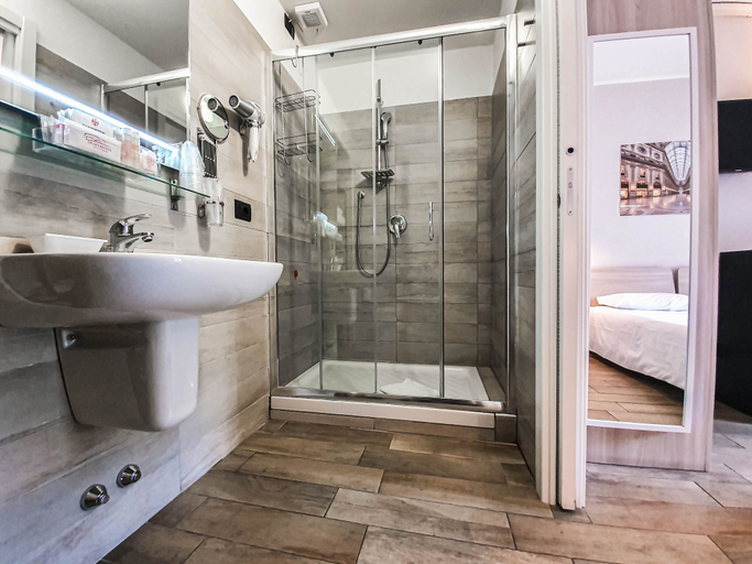 Bathroom 3, Aparthotel Meneghino, Milano