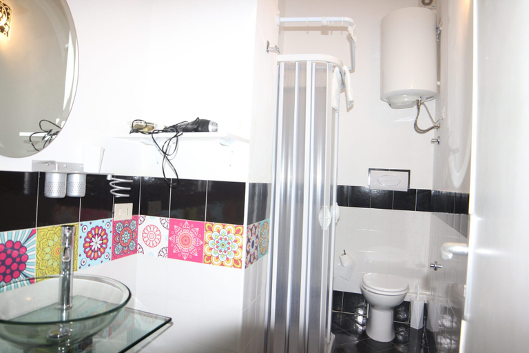 Bathroom 5, Il Profumo del Porto, Trapani