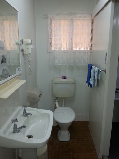 Bathroom 3, Golden Fountain Motel, Rockhampton
