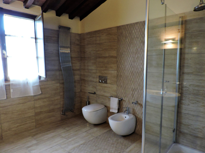 Bathroom 3, L'Aia di Argia, Siena