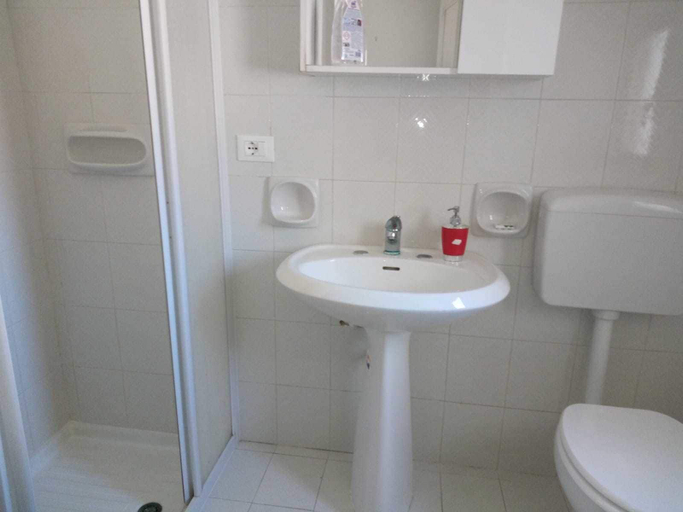 Bathroom 5, La Melagrana, Trapani
