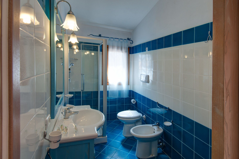 Bathroom 4, Residence Bouganvillage, Nuoro