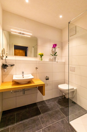 Bathroom 5, Hotel La Mirabelle, Emmendingen
