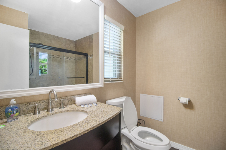 Bathroom 3, Tampa Bay- Large Pool home- Private Heated Pool!, Hillsborough
