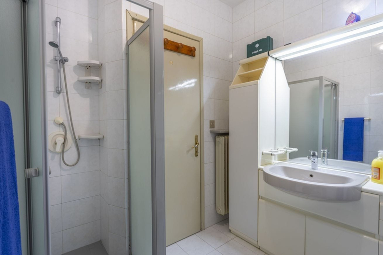 Bathroom 4, Zia Dina Apartment, Udine
