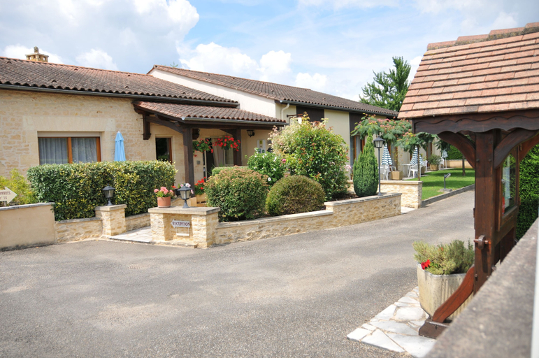 Exterior & Views 2, Hotel Le Mas Del Pechs, Dordogne