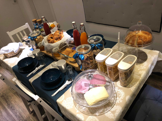 Food & Drinks 5, Francis B&B Superior, Trieste
