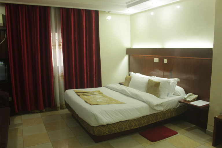 Bedroom 2, Somatel Hotel, Wouri
