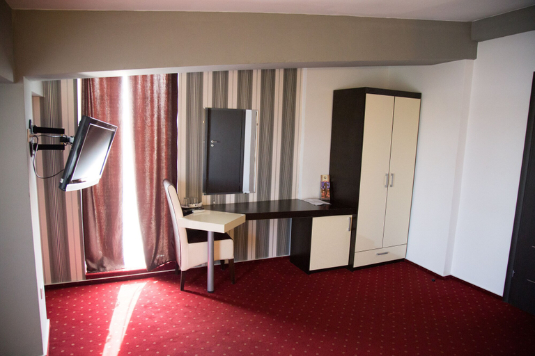 Others 5, GP Hotel, Barcanesti