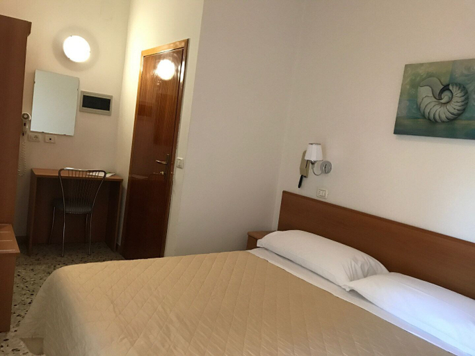 Bedroom 3, Hotel La Fenice, Rimini