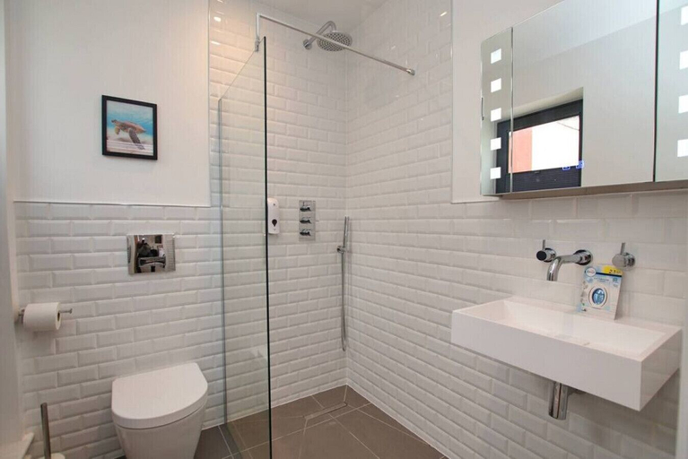 Bathroom 3, Beachfront Walks With Sea View Balcony Deck, West Sussex