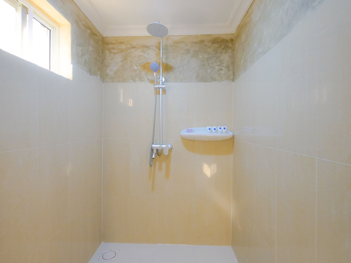 Bathroom 4, Paje Beach Apartments & Hotel, Kusini