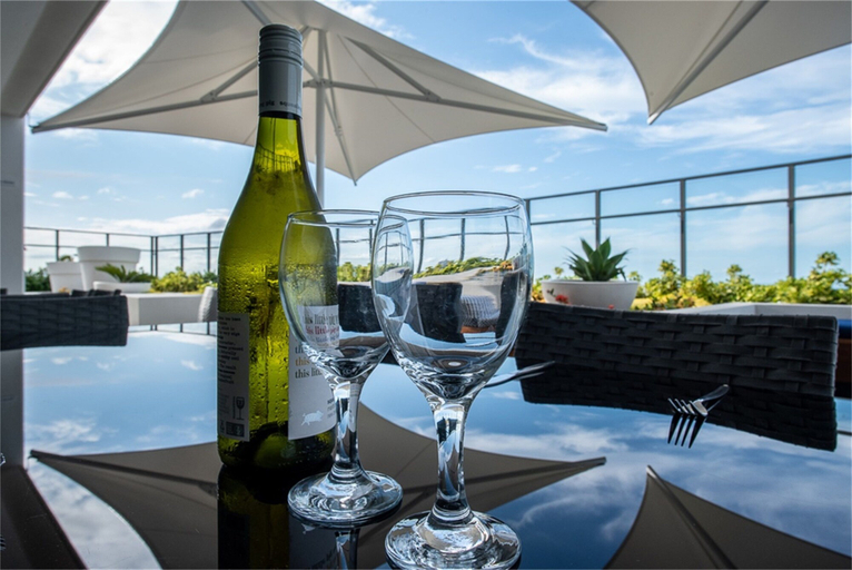 Food & Drinks, Serain Residences On Surfers Private Apartments, Gold Coast
