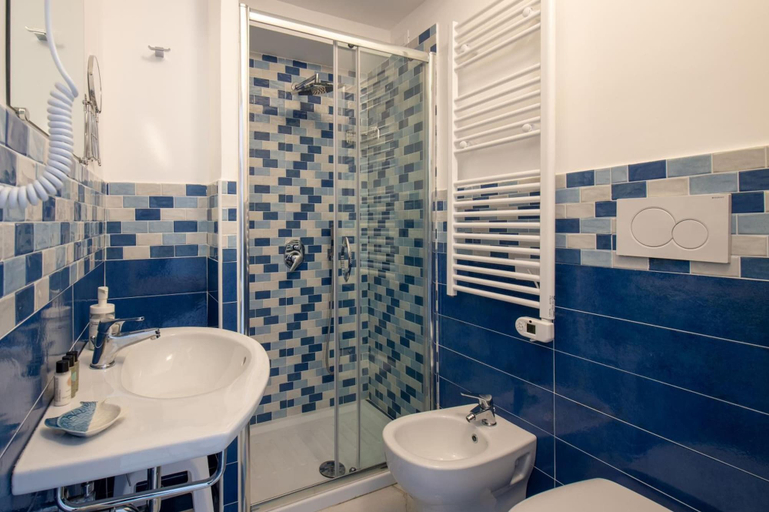 Bathroom 4, Caruso Sea View, Napoli