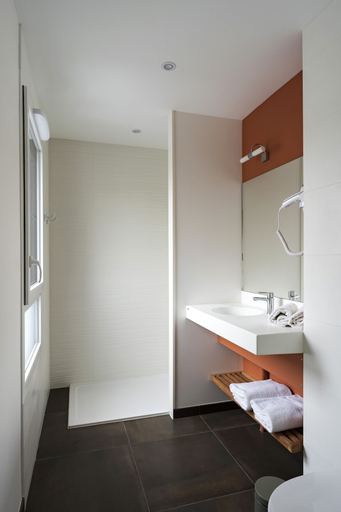 Bathroom 5, Hôtel Le 25, Gironde