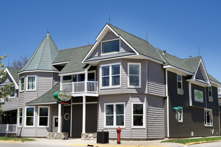 Exterior & Views