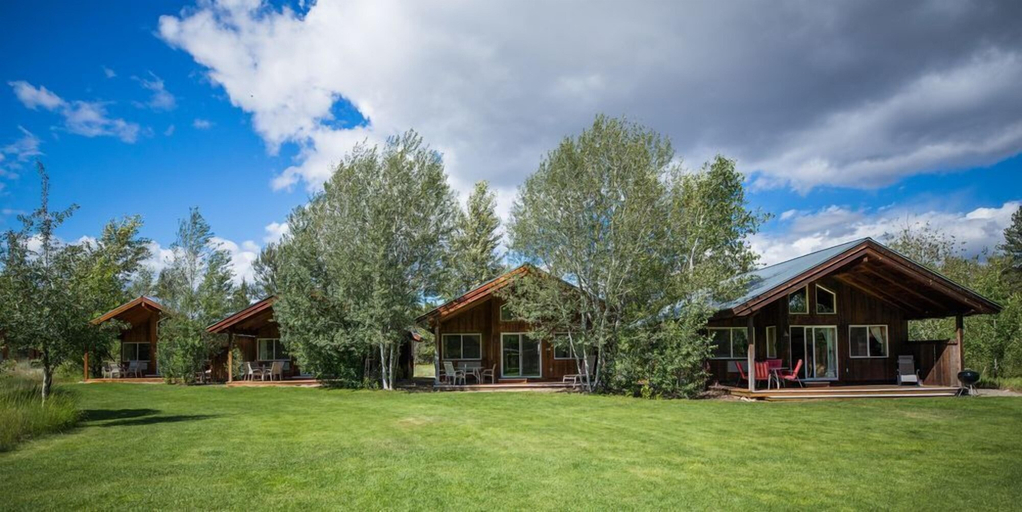 Exterior & Views 2, River Run Inn, Okanogan