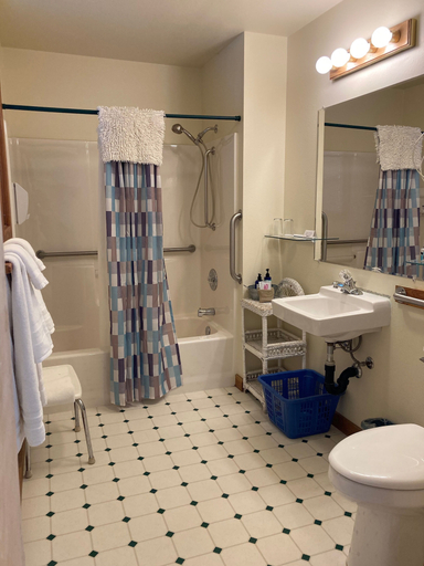 Bathroom 5, River Run Inn, Okanogan